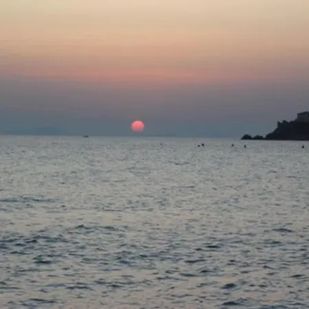 Indipendent At Only 100 Mt. From The Beach Villa
