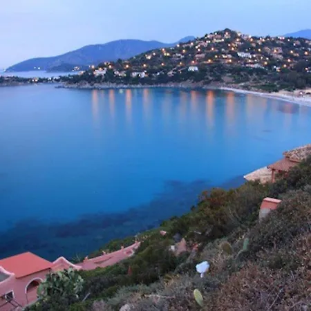 Indipendent At Only 100 Mt. From The Beach Villa